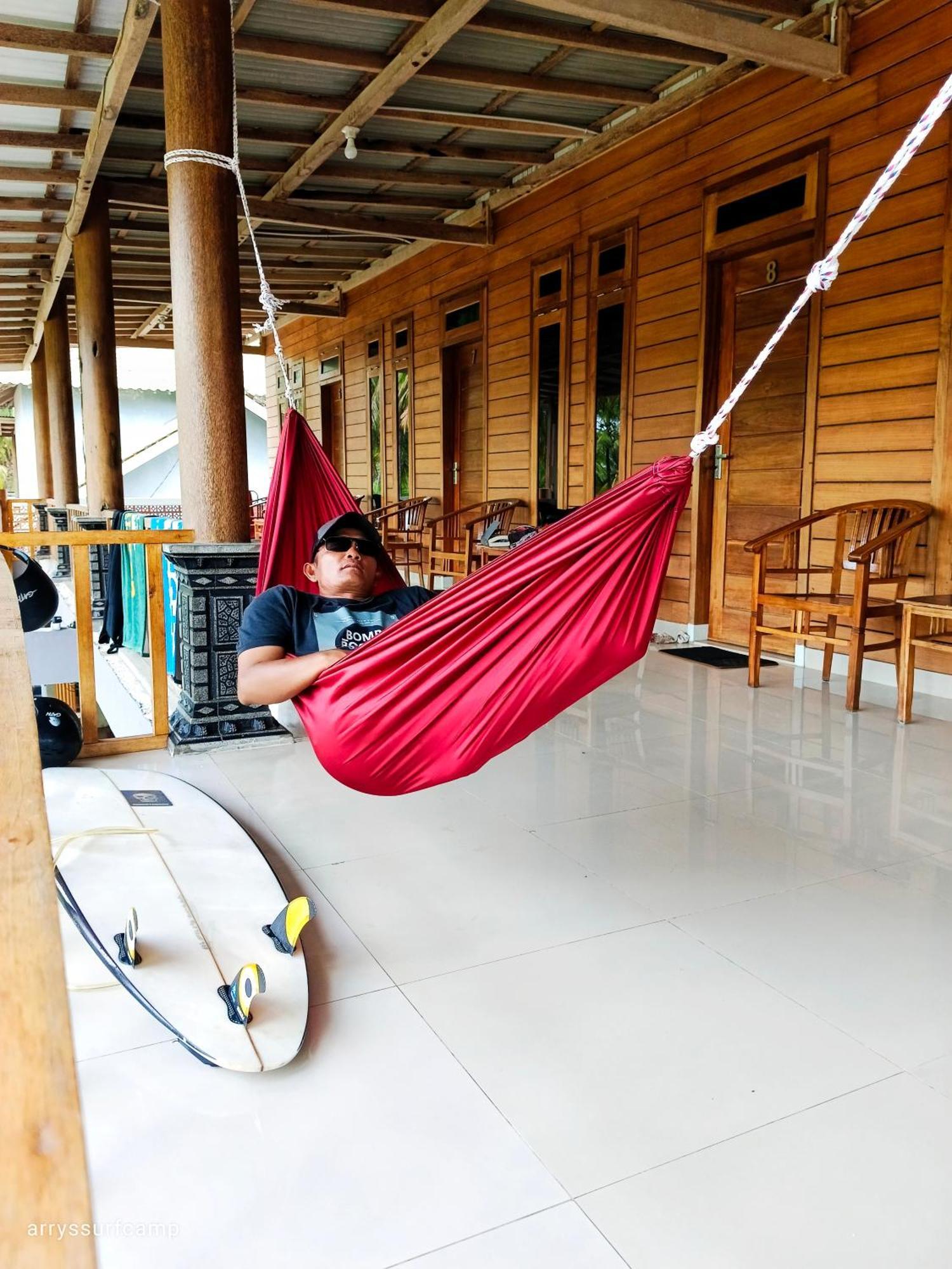 Arrys Watukarung Surfcamp Hotell Kalak Eksteriør bilde