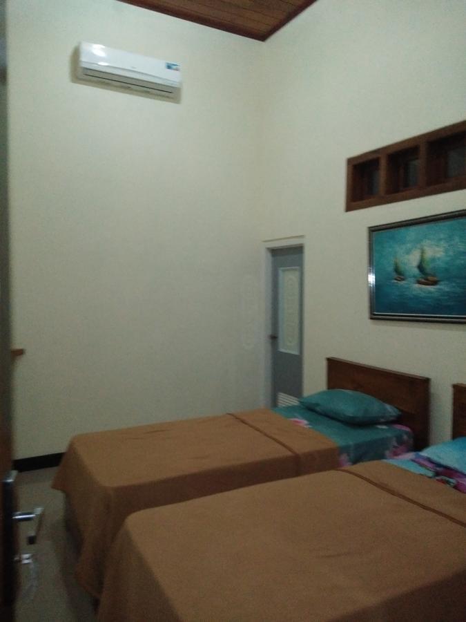 Arrys Watukarung Surfcamp Hotell Kalak Eksteriør bilde