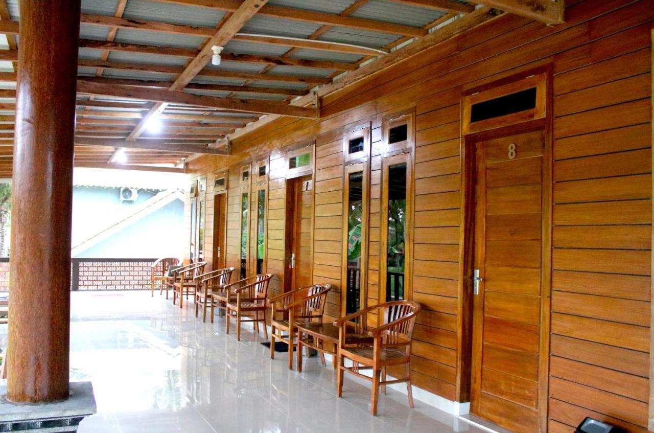Arrys Watukarung Surfcamp Hotell Kalak Eksteriør bilde